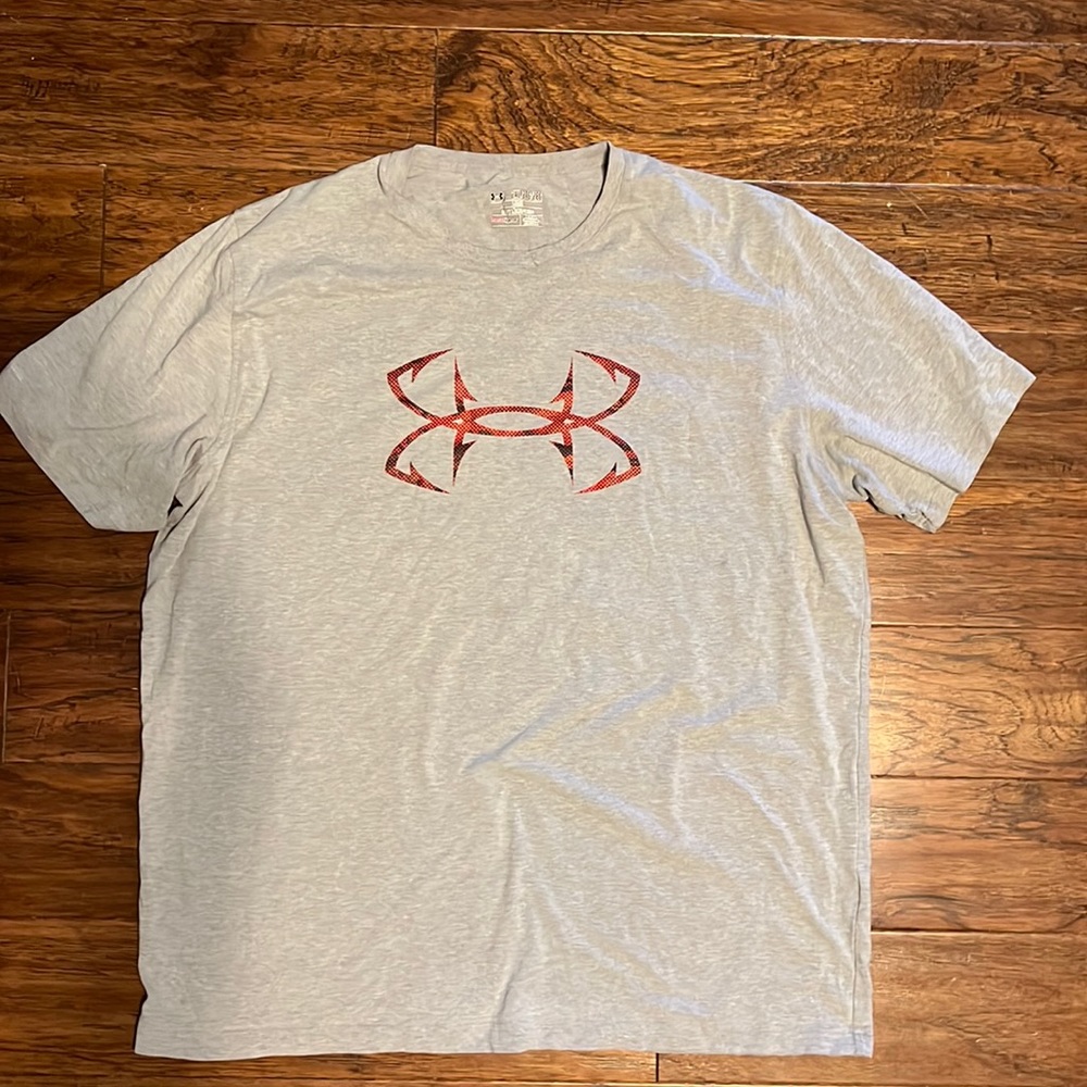 Men's Under Armour short sleeved shirt